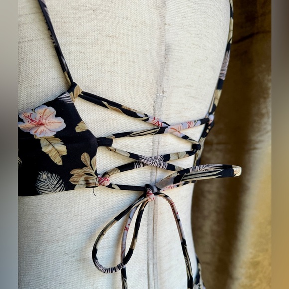 Tropical Bikini by Jacks, Brazilian Bottom, Triangle Top, Criss-Cross Back | M - Picture 3 of 12